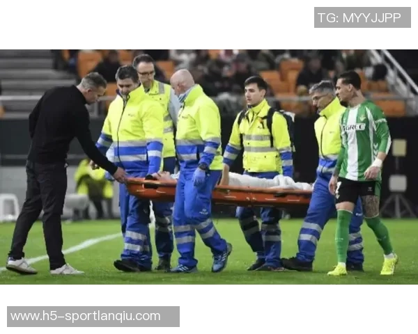 范佩西率队遭绝杀后卫失误引发怒火欧联杯六轮战绩惨淡